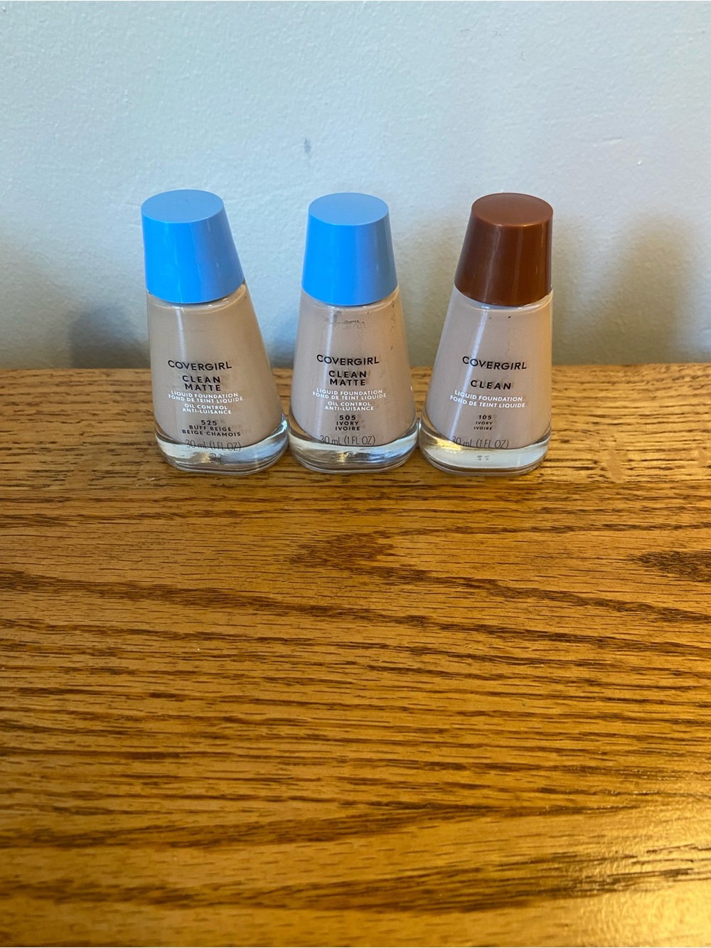 COVERGIRL Clean Matte Liquid Foundation 105 Ivory 505 525 Buff Beige original 3